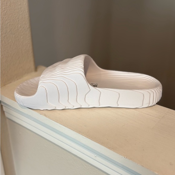 Adidas Mens Size 13 Adilette 22 Mens Casual Slide Crystal White HQ4672 - Picture 5 of 10